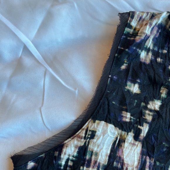 Black patterned Simply Vera petite top. - Picture 5 of 5